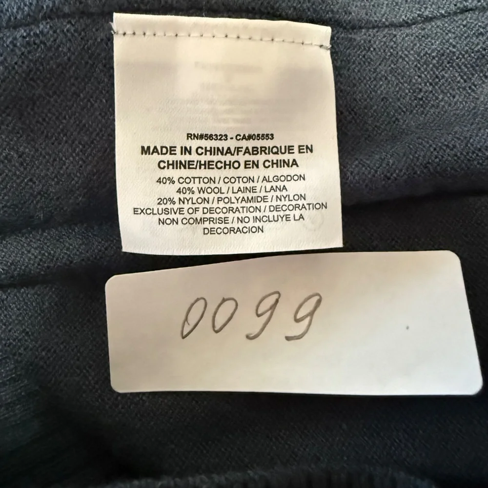 Nike Women’s Long Sleeve Zippered Knit‎ Cardigan With hood Size S